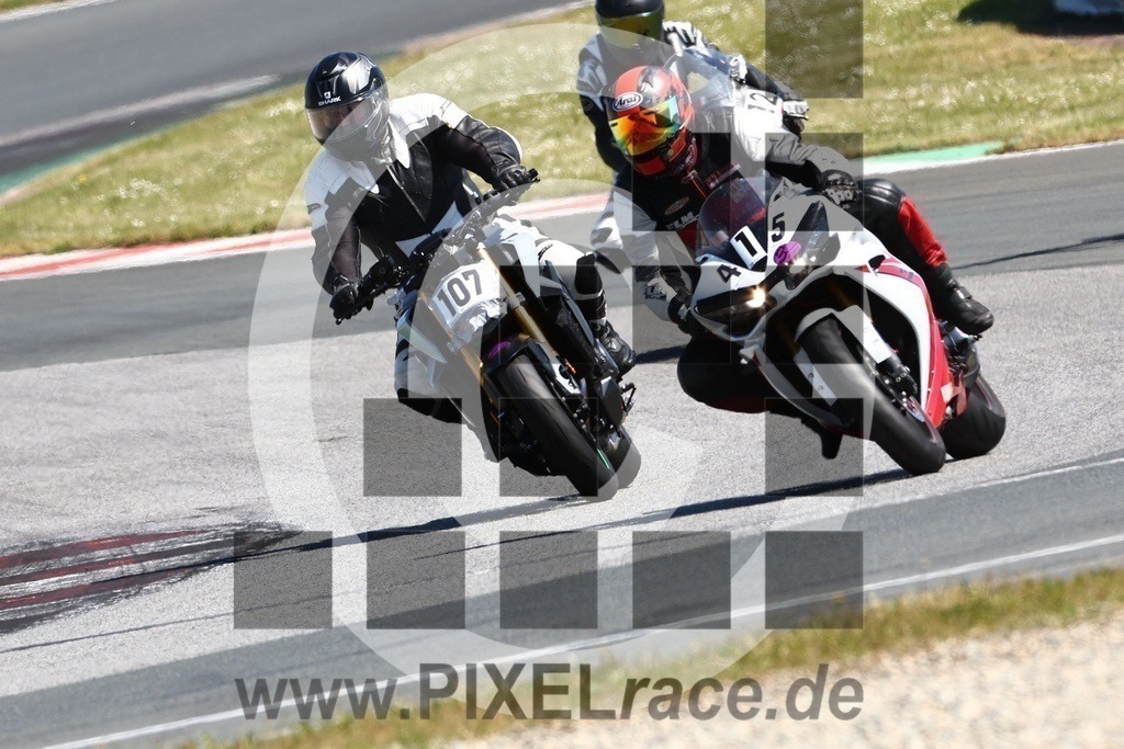 0107-20240513_02789 | Schöne Erinnerungen an spannende Momente - das festzuhalten ist unser Job. PIXELrace.de ist seit 2003 auf den Rennstrecken Europas unterwegs um die Action draußen beim Fahren und die wunderbare Stimmung imm Fahrerlager für euch einzufangen.