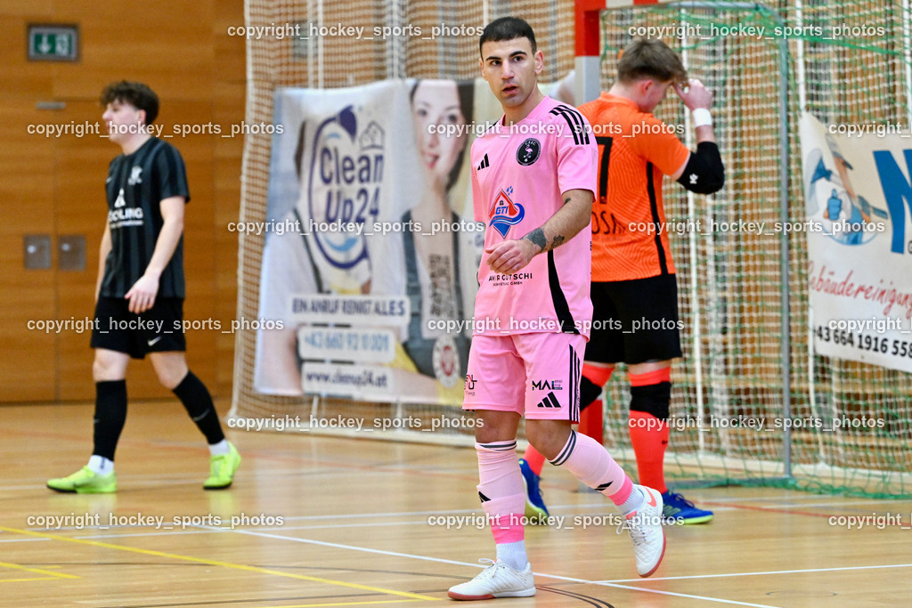 Carinthia Flamengo Futsal Club vs. Dynamo Triestingtal | #21 Robert Dimitrov Carinthia Flamengo, #27 Markus Lechner Dynamo Triestingtal, Carinthia Flamengo Futsal Club vs. Dynamo Triestingtal, Carinthia Flamengo Futsal Club vs. Dynamo Triestingtal am 29.12.2024 in Villach (Ballspielhalle St. Martin), Austria, (Photo by Bernd Stefan)