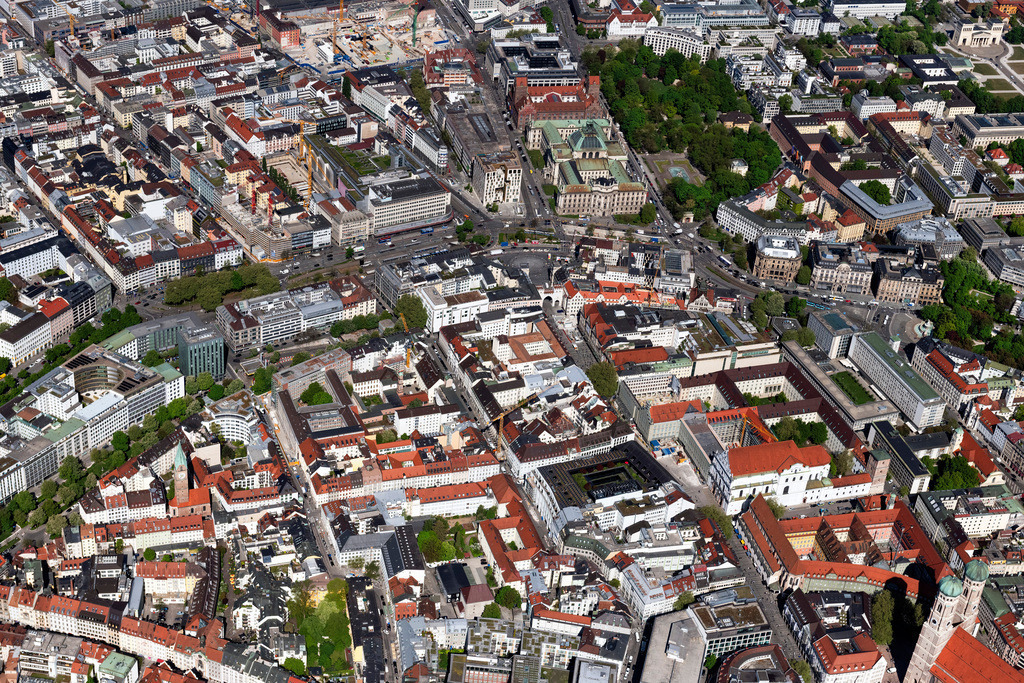 dr__0062799.jpg | MüNCHEN 29.04.2025 Stadtansicht des Innenstadtbereiches am Karlsplatz - Neuhauser Straße in München im Bundesland Bayern, Deutschland. // City view on down town on Karlsplatz - Neuhauser Strasse in Munich in the state Bavaria, Germany. Foto: Daniel Reiter