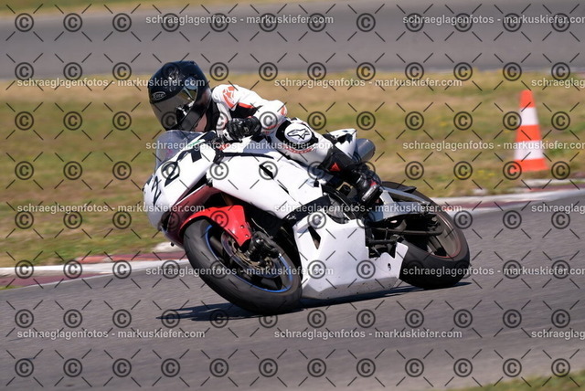 26bt04-1483 | markuskiefer.com - Realisiert mit Pictrs.com