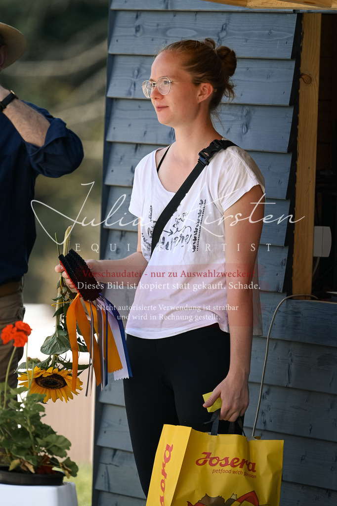 DSC_3408 | Pferde- und Turnierfotografie in Westsachsen. Pferdeportraits, Auftragszeichnungen und intuitive Kunst.