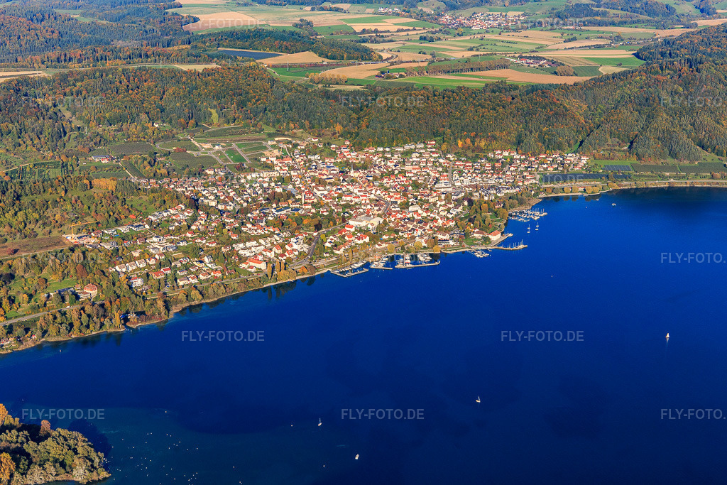 Luftbild: Stadtansicht am Überlinger See von Süden im Ortsteil Ludwigshafen in Bodman-Ludwigshafen im Bundesland Baden-Württemberg in Deutschland. Foto: IMG_119412.jpg vom 14.10.2019 durch Werner Riehm/FLY-FOTO.de
