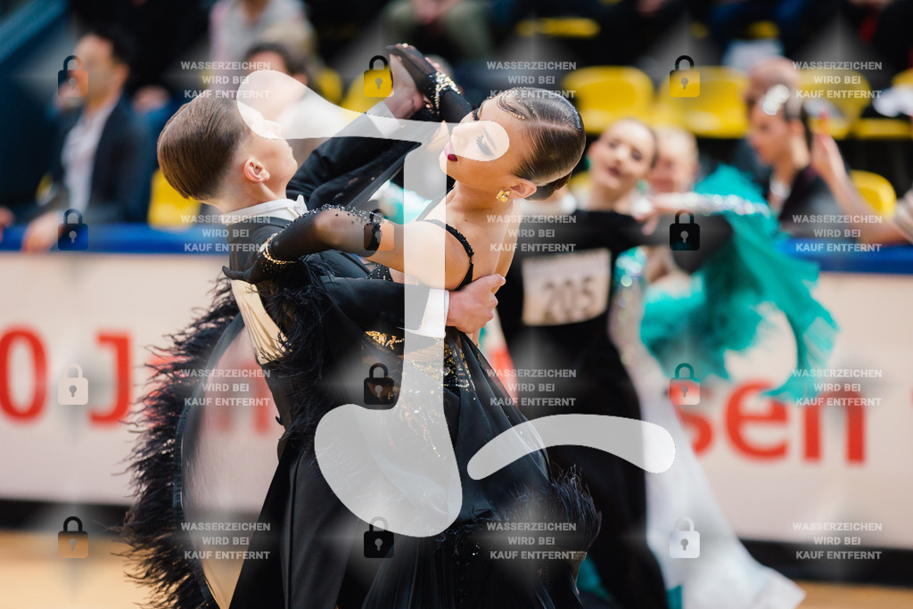Hessen Tanzt WDSF Open Junior II Standard 9th (200) Lukas Alekna _ Emilia Wilhelmine Adler (TSC Rot-Gold-Casino Nürnberg)-2025-05-17-7487 | Webshop for digital downloads and prints of dance sport, event & show photographer Julian Link - Realisiert mit Pictrs.com