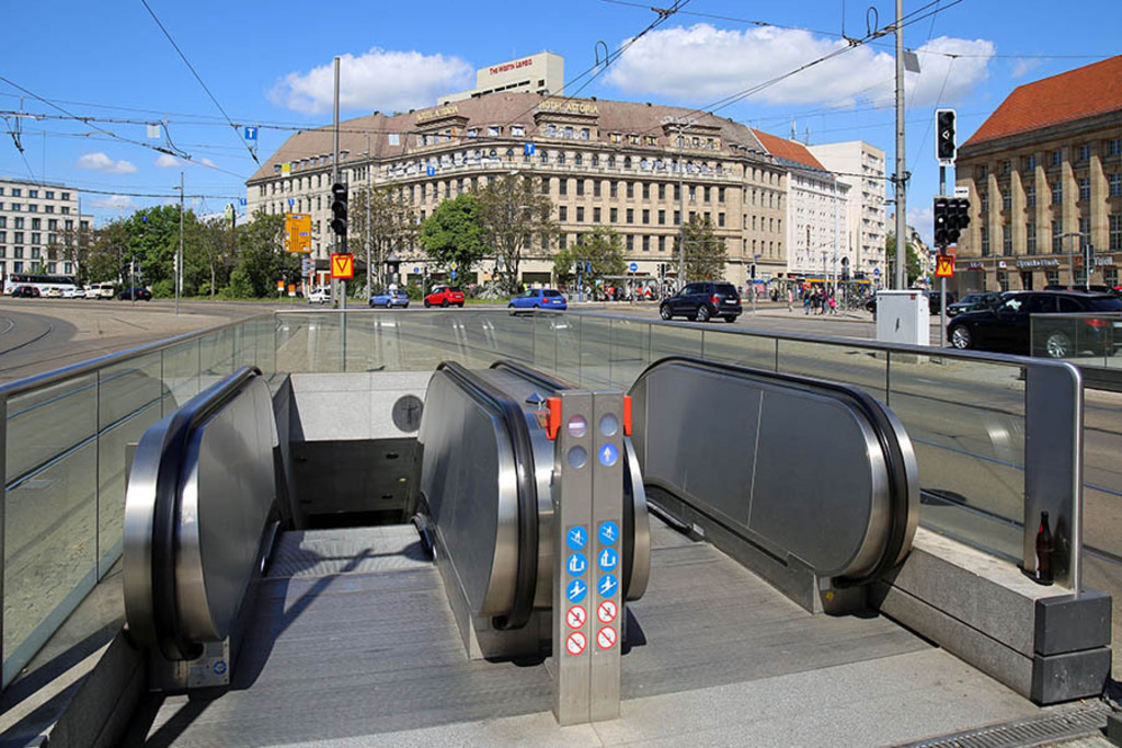Hotel Astoria | Das Team hinter BILDLEXIKON LEIPZIG bündelt historische wie aktuelle Informationen über die Stadt Leipzig in Text und Bild auf einer Plattform und stellt diese der interessierten Öffentlichkeit zur Verfügung.