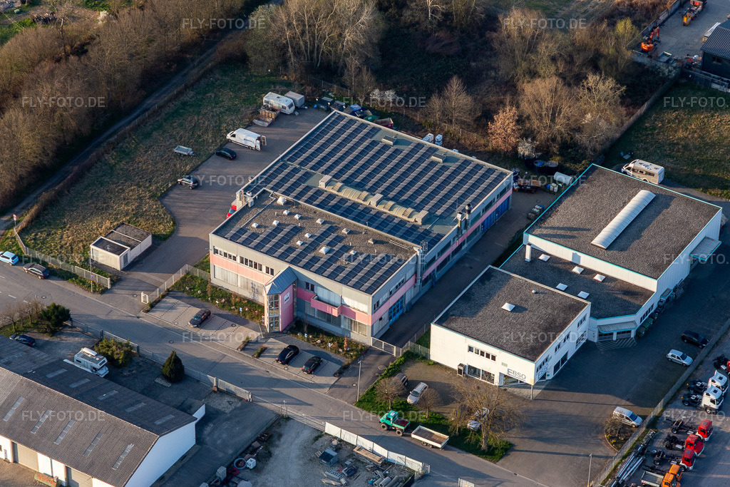 Luftbild: Arthur Henninger GmbH in Hagenbach im Bundesland Rheinland-Pfalz in Deutschland. Foto: IMG_131022.jpg vom 22.03.2022 durch Werner Riehm/FLY-FOTO.dezur Henninger GmbH | Henninger GmbH