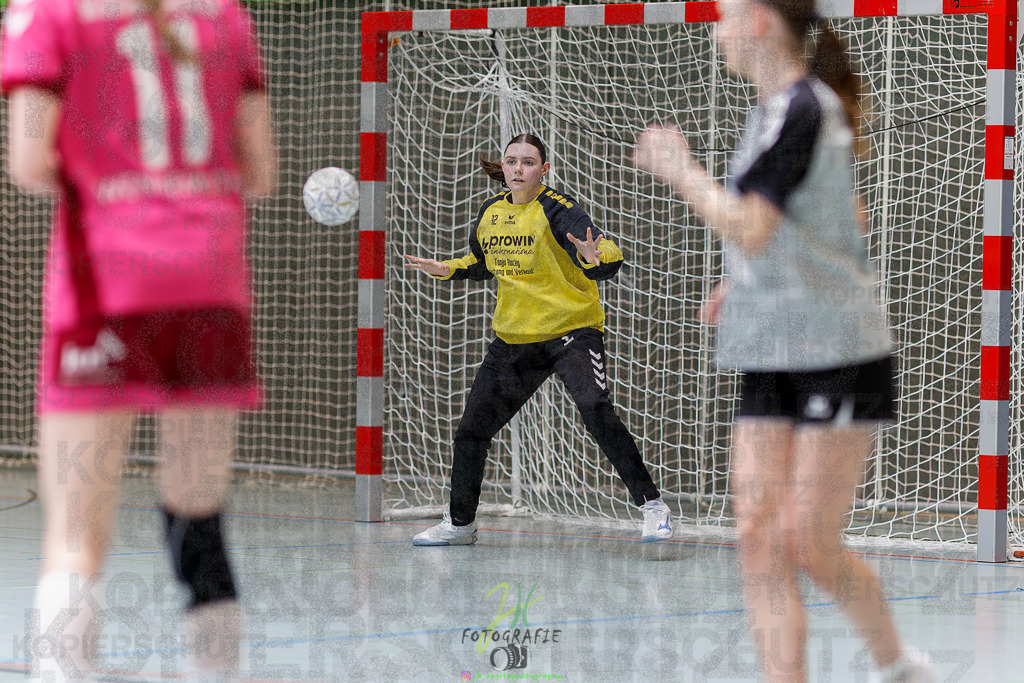 Hessenmeisterschaft wJC - Spiel um Platz 3; TuS Kriftel - SG Schenklengsfeld | Hessenmeisterschaft wJC - Spiel um Platz 3; TuS Kriftel - SG Schenklengsfeld am 22.03.2025 in Biedenkopf (Sporthalle Lahntalschule)Photo © 2025 - Jörg Heinrich - Realisiert mit Pictrs.com