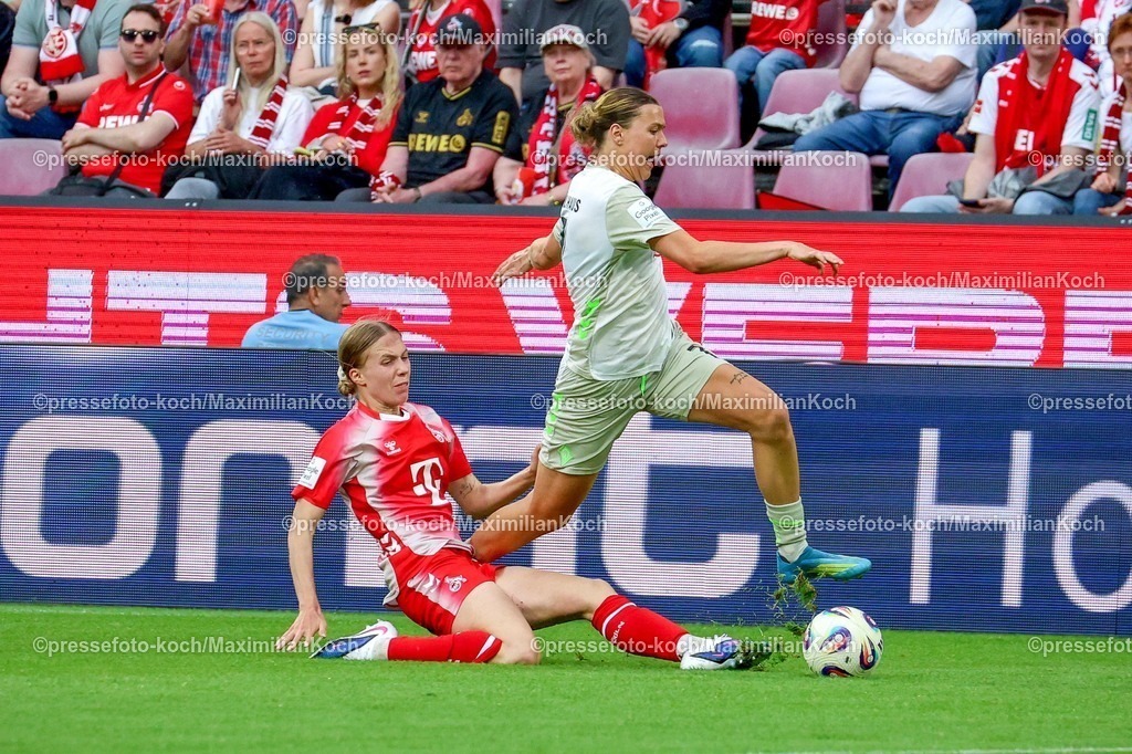 xsscx02052601099 | 02.05.2026, xsscx, Frauen Fussball, 1. FC Köln - Werder Bremen, 1. Fussball Bundesliga, 24. Spieltag, RheinEnergie-Stadion, Saison 2025 2026: Celina Degen (1. FC Köln #5) im Zweikampf gegen Larissa Mühlhaus (Werder Bremen #7) DFB regulations prohibit any use of photographs as image sequences and or quasi-video. Photo: xSandraxScherningxPressefotoKochx