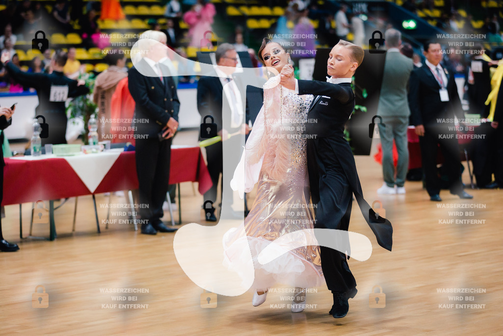 Hessen Tanzt WDSF Open Junior II Standard 5th (217) Vitalii Karnaukhov _ Elizaveta Beloedova (TC Rot-Weiß Leipzig)-2025-05-17-7853 | Webshop for digital downloads and prints of dance sport, event & show photographer Julian Link - Realisiert mit Pictrs.com