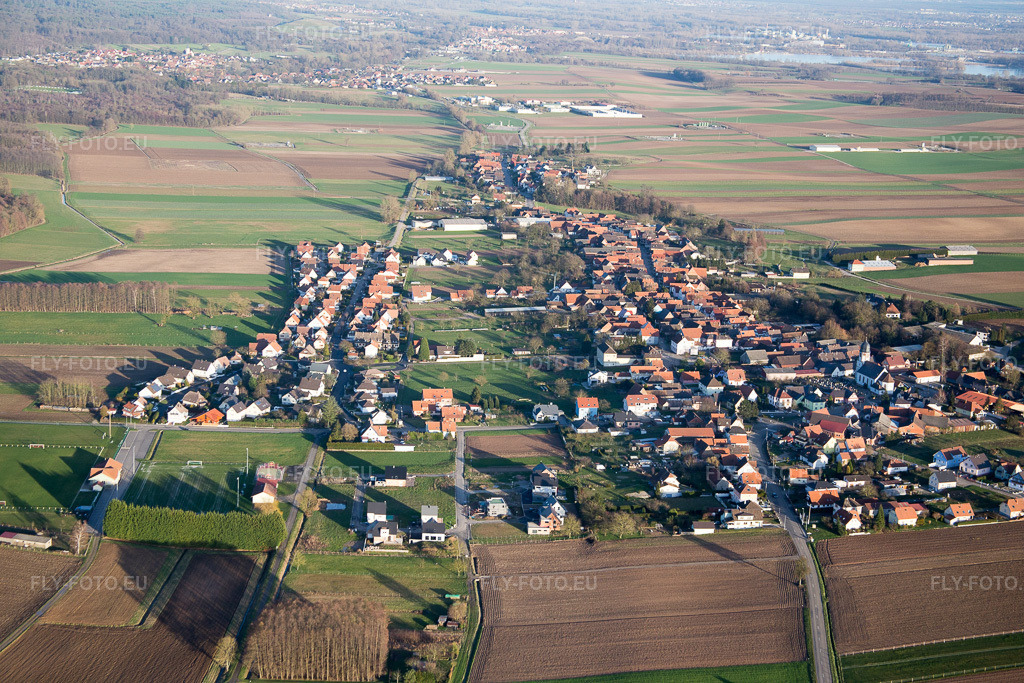 Vue aérienne: Vue de la ville à Salmbach dans le département Bas Rhin, France. Photo: IMG_085995.jpg prise le 06/02/2016 par Werner Riehm/FLY-FOTO.eu – Résolution de l'original: 5472 x 3648 px