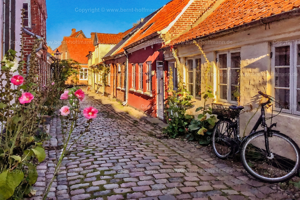 PDM2_2168_DK_Ribe_120x80 | DIGITALKUNST. Gasse in der Stadt Ribe. __ Nachmittagslicht in einer idyllischen Altstadt- Straße der süddänischen Stadt Ribe. __ Druckbar ist dieses Bild aber auch in vielen kleineren Formaten sowie in frei wählbaren Bildausschnitten. - Realisiert mit Pictrs.com