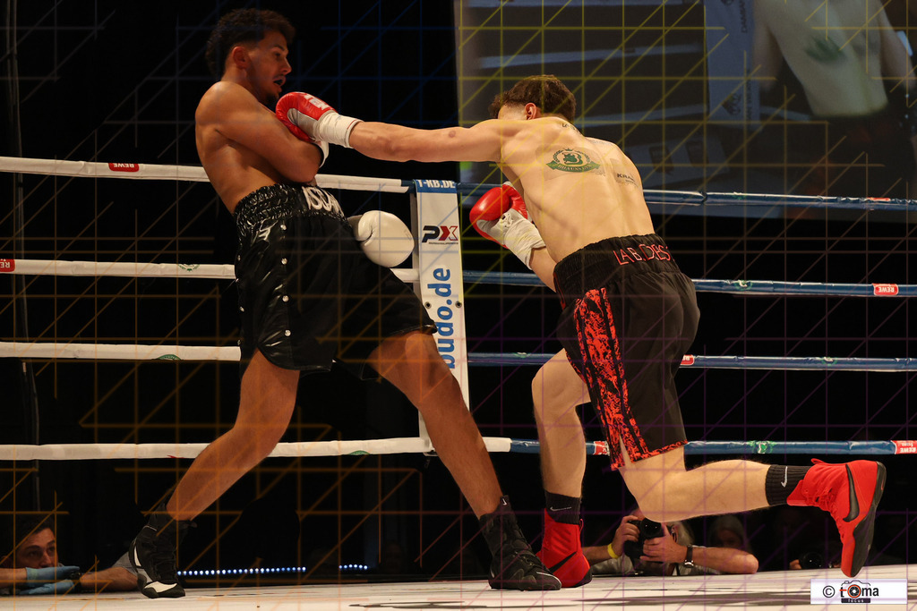 Faiz vs Arnold  25.04.2026 tomafocus Tb00108 | professionelle Sport- und Eventfotografie von Tomafocus – dynamische Bilder, emotionale Momente und hochwertige Aufnahmen für jeden Anlass. - Realisiert mit Pictrs.com