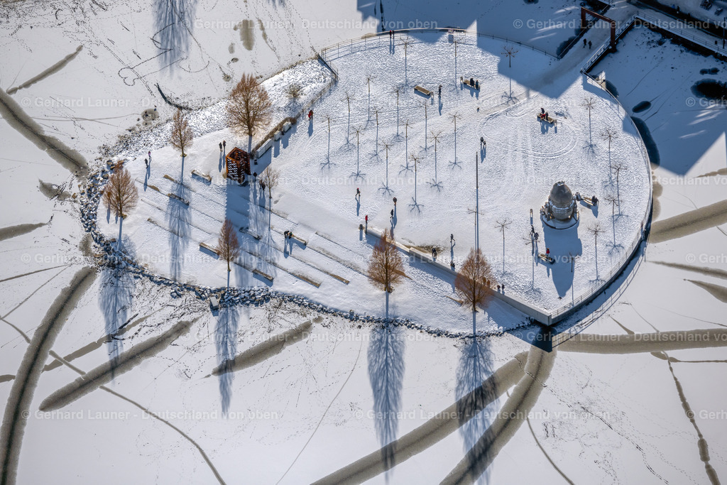 4043860 | Kulturinsel auf dem mit Eis bedeckten Phönixsee, Dortmund