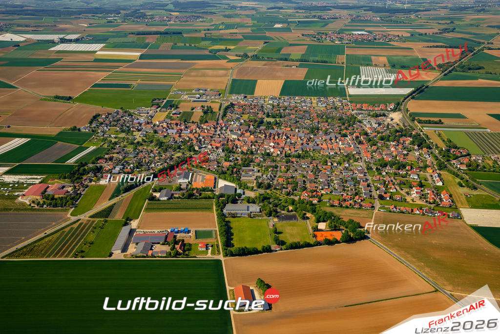 Das Luftbild zeigt  Bergtheim - Die Luftaufnahme wurde 2023 vom UL-Flugzeug aus erstellt ( keine Drohne ) - Hochauflösende Luftaufnahme - Für grossformatige Ausdrucke geeignet. Die Geschenkidee !Mit Lizenz und Bildrechte bestellbar
