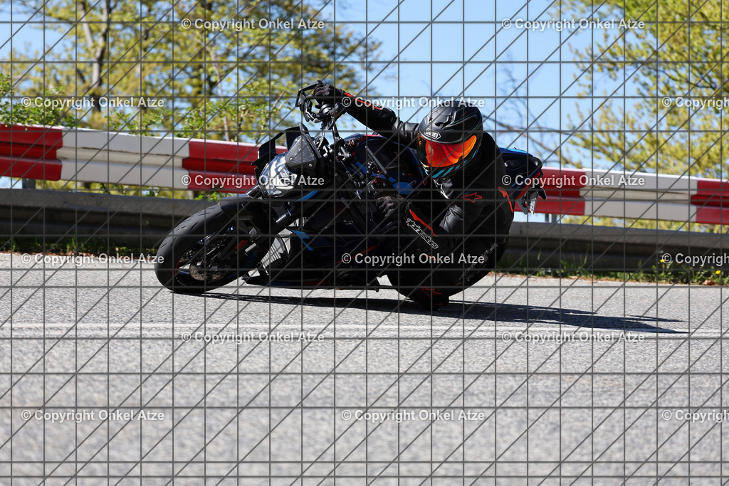 IMG_8118 | Fotograf am Kyffhäuser. Onkel Atze. Kyffhäuser Rennstrecke. Café36. Motorsportfotografie. - Realisiert mit Pictrs.com