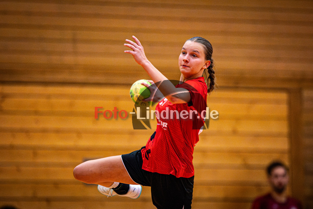 TSV Weiheim gegen SC Weßling | Habdball Bezirksoberliga Frauen 2025/26, TSV Weiheim gegen SC Weßling, 20251025,Torwurf Romana FEIERABEND (TSV Weilheim 21),2025-10-25 in Weilheim (Jahnhalle)Romana FEIERABEND (TSV Weilheim 21)Copyright: WolfgangxLindner