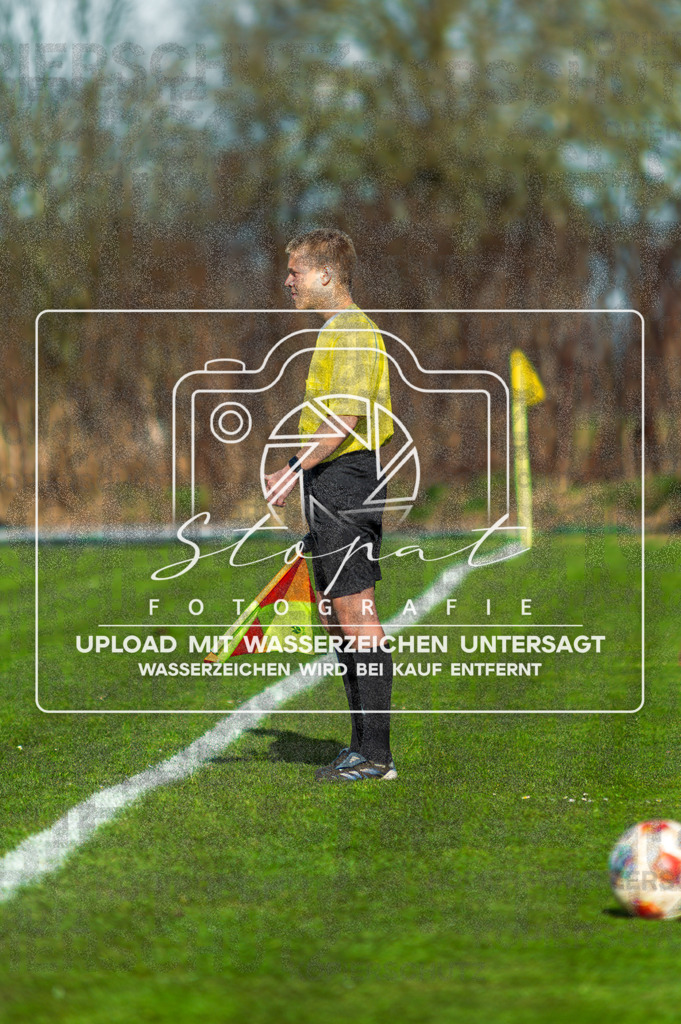 FGFS-LEN-1000 | Till Hiller (Schiedsrichterassistent) beim Herren Kreisliga HK Spiel zwischen FG Fulde-Stellichte und Eintracht Leinetal im Fulder Zentralstadion, Fulde (Simon Paul Stopat) - Realisiert mit Pictrs.com