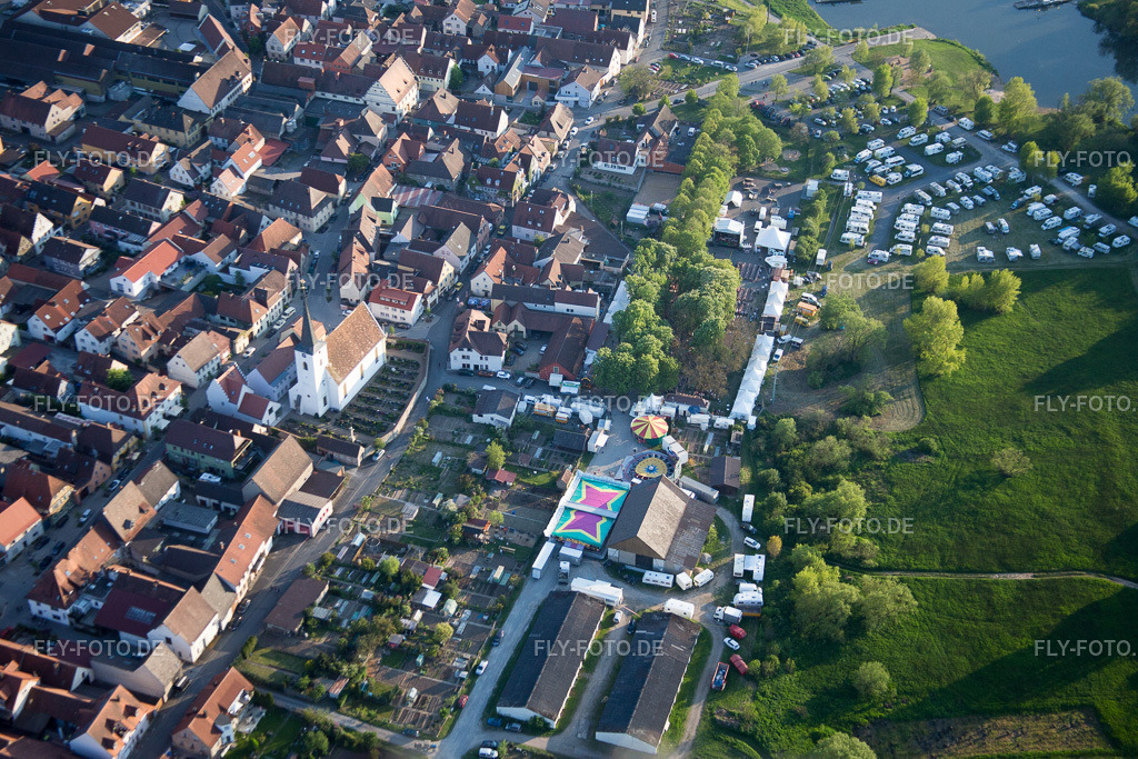 Ortsansicht | Luftbild: Ortsansicht in Nordheim am Main im Bundesland Bayern in Deutschland. Foto: IMG_088016.jpg vom 06.05.2016 durch Werner Riehm/FLY-FOTO.de - Realisiert mit Pictrs.com