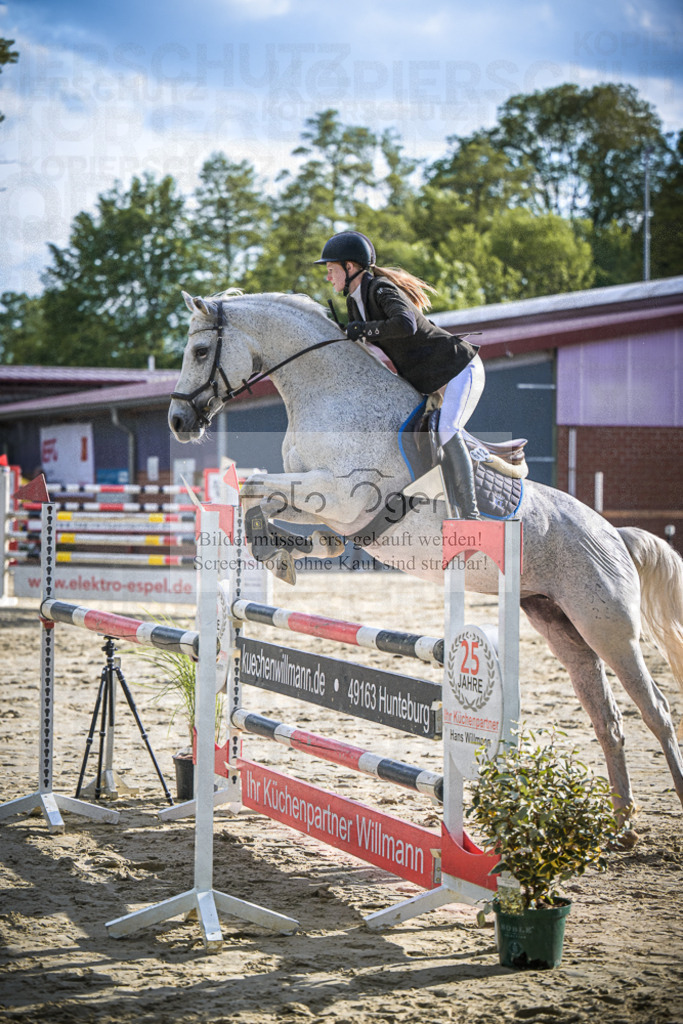 DOS_3724 | Entdecke hochwertige Reitturnierfotos von Foto Oger. Professionell, emotional und authentisch – jetzt Lieblingsmomente im Shop bestellen.Deutschlandweite Turnierfotografie. - Realisiert mit Pictrs.com