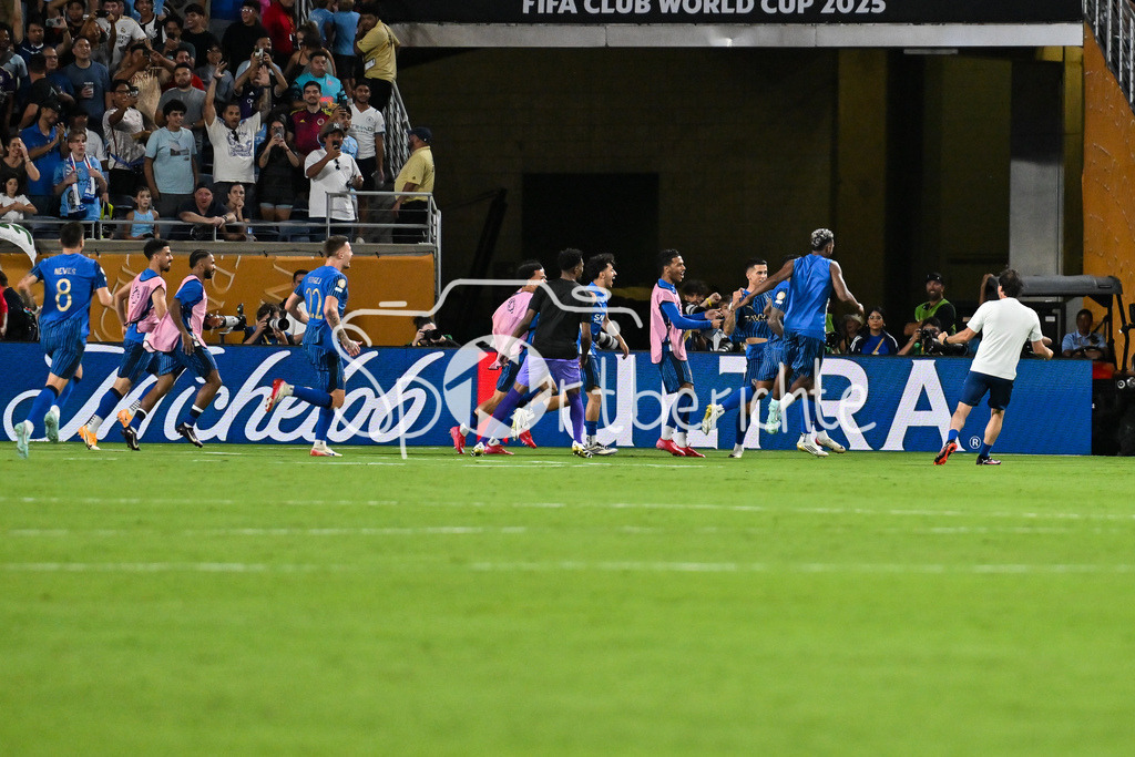 Manchester City - Al-Hilal SFC | Jubel von Al-Hilal nach dem Treffer zum 1-2 durch MALCOM (Al-Hilal 77) / Tor / Torschuetze / Freude / Happy / FIFA Club World Cup: Manchester City - Al-Hilal SFC, Camping World Stadium am 30.06.2025 / NOT FOR SALE IN USA