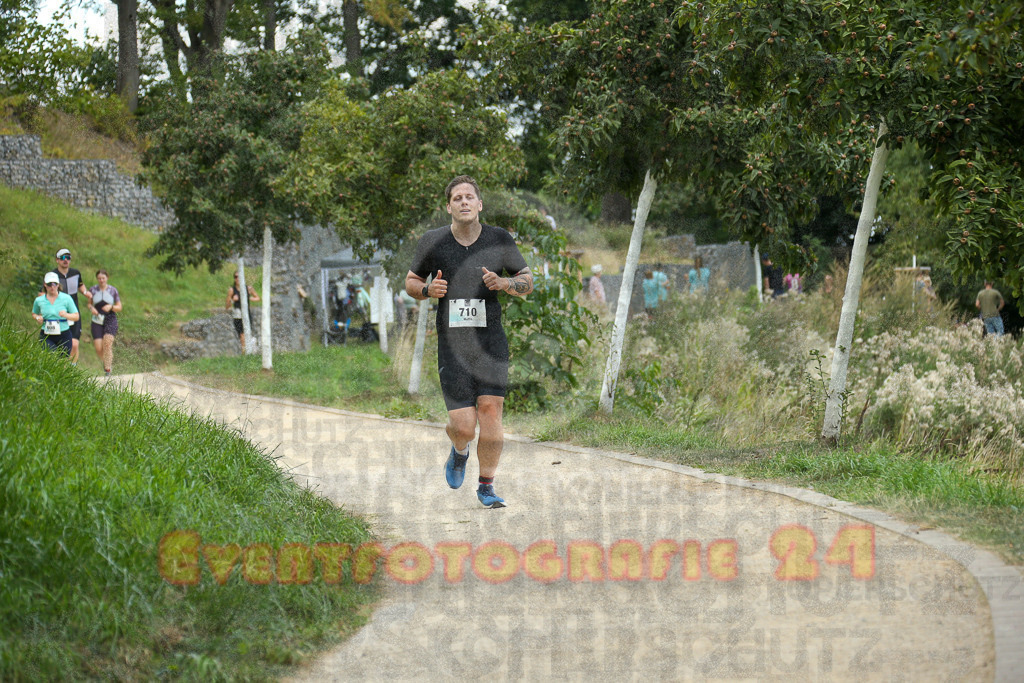 250824_1428_EX1_6333 | Sportfotografie im Rhein-Sieg Kreis, Köln, Bonn, NRW, Rheinland Pfalz, Hessen, etc. Unser Tätigkeitsfeld umfasst den Laufsport vom Volkslauf über den Marathon, Duathlon, Triathon bis zum Ultralauf wie Kölnpfad Ultra oder Schindertrail.