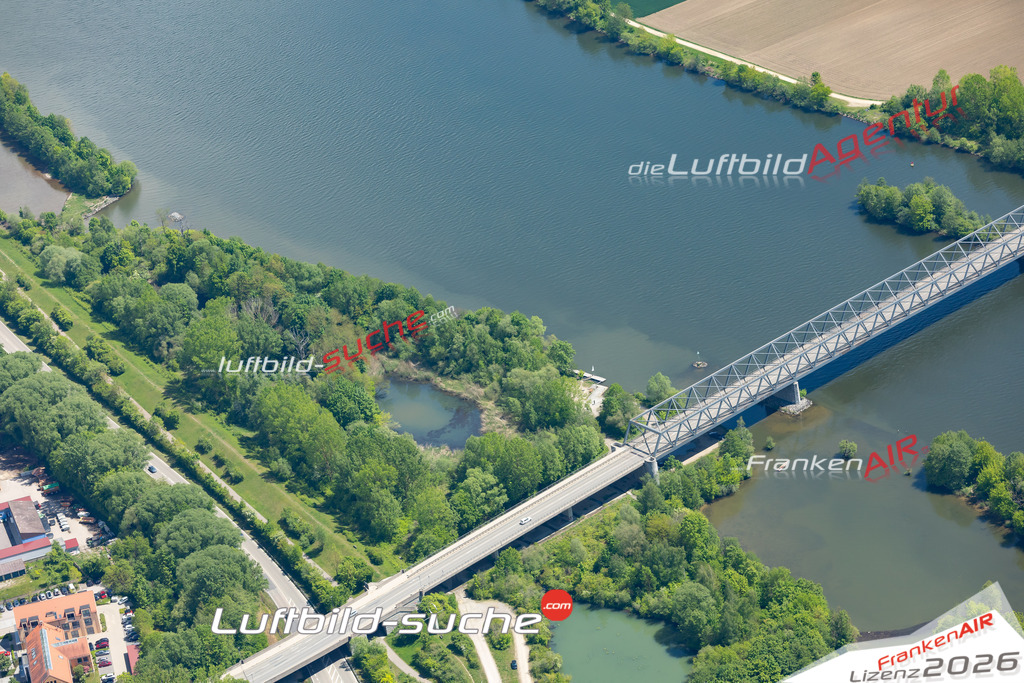 Die Luftbildaufnahme Sulzbach - Bruecke-donau wurde 2019 mittels Flugzeug (keine Drohne) erstellt. Perfekte Schärfe und Druck- Ergebnisse- Garantiert!