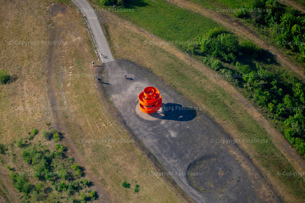 Luftbild vom Haldenzeichen auf Halde in Hamm | Die orangenen Haldenzeichen befinden sich auf vier Halden in Hamm. - Realisiert mit Pictrs.com