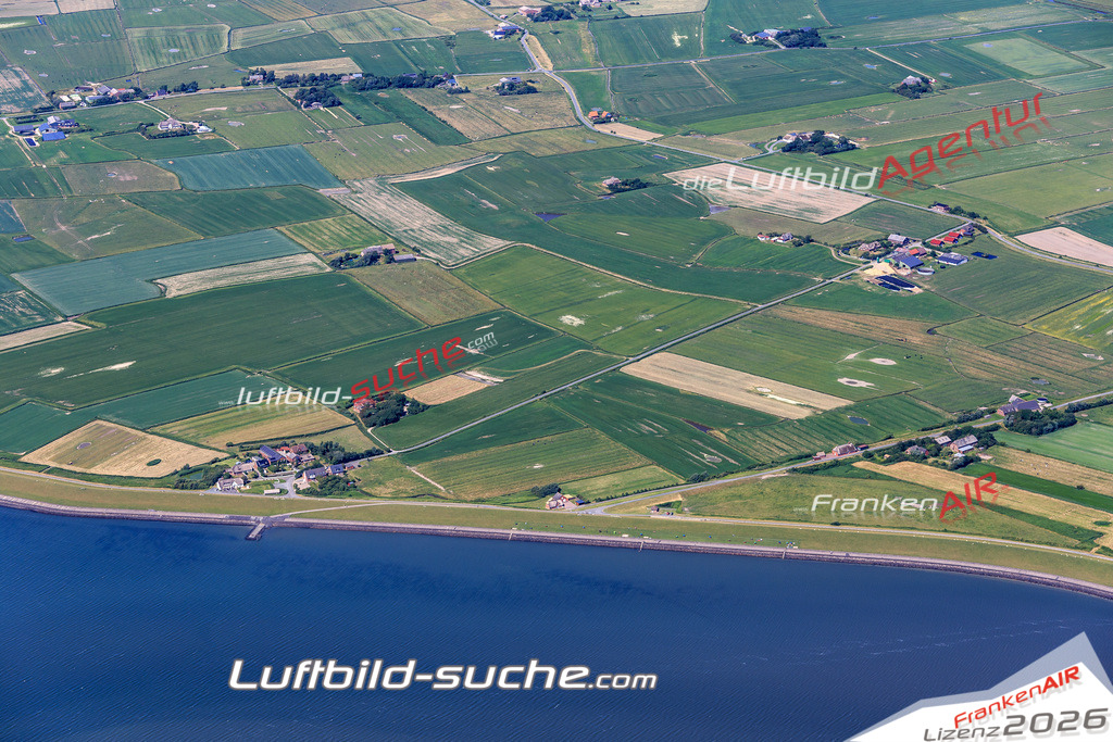 Das Luftbild der Stadt Pellworm wurde 2018 vom Flugzeug heraus erstellt (keine Drohne) Aufnahmehöhe ca.400 Meter- hohe Auflösung für beste Druck-Qualität