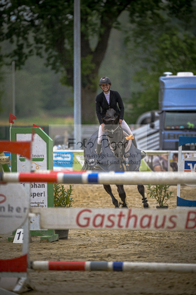 20240505-DOS_3839 | Entdecke hochwertige Reitturnierfotos von Foto Oger. Professionell, emotional und authentisch – jetzt Lieblingsmomente im Shop bestellen.Deutschlandweite Turnierfotografie. - Realisiert mit Pictrs.com