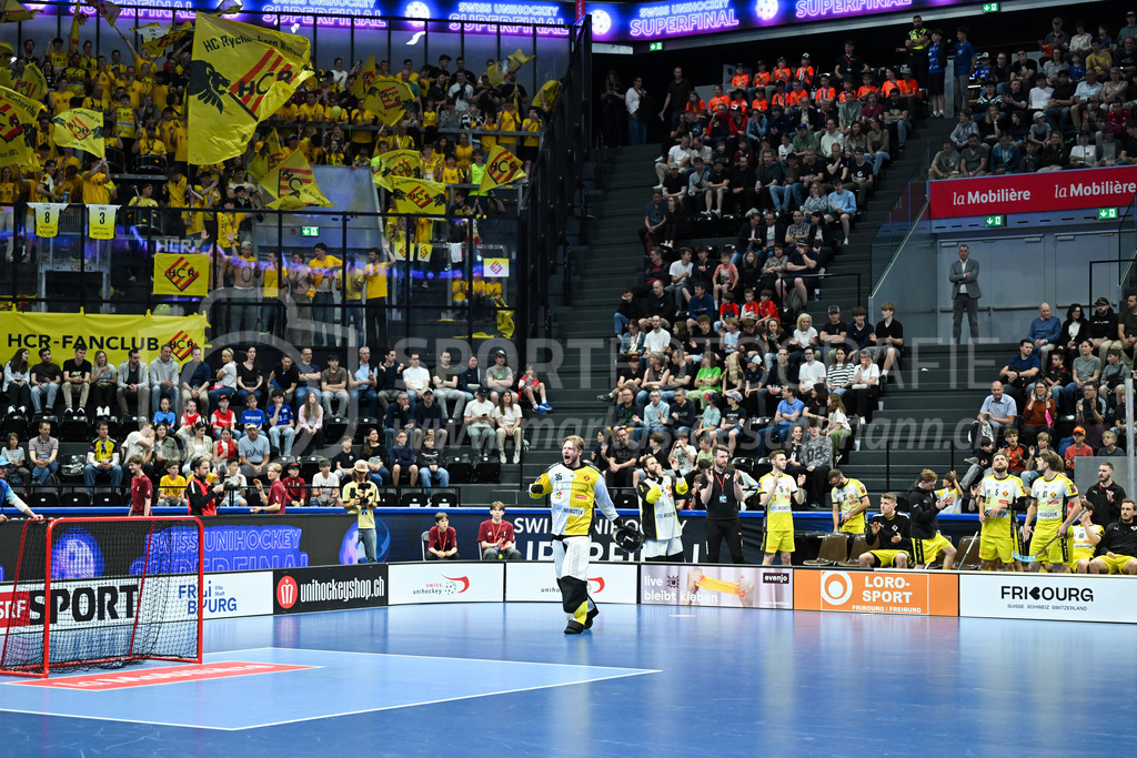 Zug United - HC Rychenberg - 25. April 2026 | Starting Six mit Eric Kunz (#35 HC Rychenberg Winterthur) am L-UPL Superfinal-Spiel zwischen Zug United und HC Rychenberg am 25. April 2026 in der BCF Arena, Fribourg, Schweiz.Bild: Sportfotografie Markus Aeschimann | www.markus-aeschimann.ch - Realized with Pictrs.com