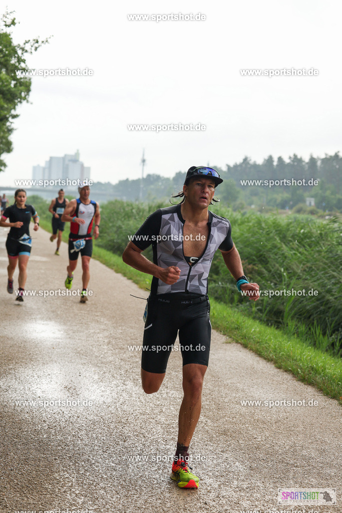 LUR_1112 | 34. M-net Erlanger Triathlon 2025 #erlangertriathlon  #mnettriathlon2025 #mnettriathlon #team #olympischedistanz #mitteldistanz #triathlon #maindonaukanal  #erlangertriathlon2025 #yourpictrs #tv1848 #tv1848erlangen  #triathlonbayern #sportinerlangen #demsportverbunden #sportshot_your_pictrs Copyright: www.sportshot.de