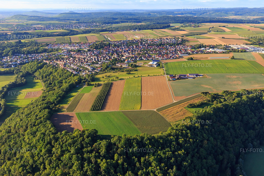 Luftbild: Dorfansicht aus Süden in Kirchberg an der Murr im Bundesland Baden-Württemberg in Deutschland. Foto: IMG_093568.jpg vom 22.08.2016 durch Werner Riehm/FLY-FOTO.de