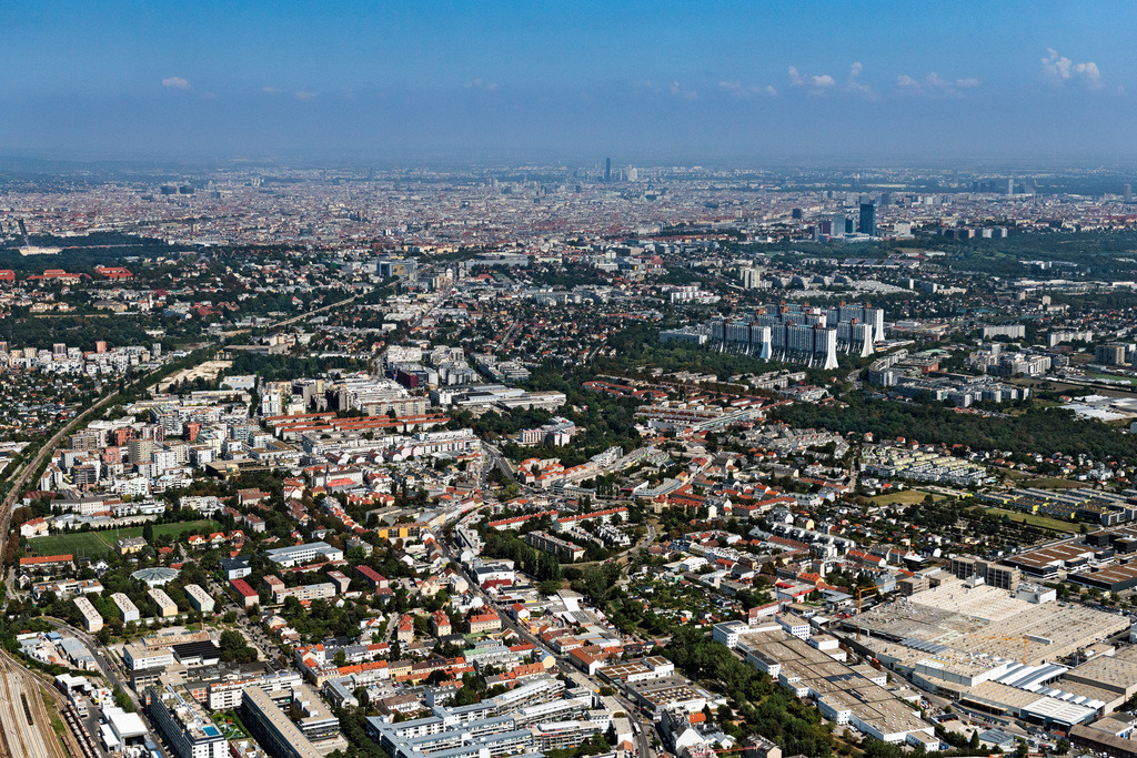 dr__0053788.jpg | WIEN 28.08.2024 Stadtgebiet mit Außenbezirken und Innenstadtbereich in Wien in Österreich. // City area with outside districts and inner city area in Vienna in Austria. Foto: Daniel Reiter