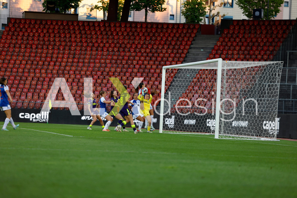 GC Zürich vs FC Zürich - AXA Women’s Super League Playoffs - Stadion Letzigrund | RIANA GMÜR of FC Zürich during the AXA Women’s Super League Playoffs quarter-final second leg between GC Zürich and FC Zürich at Stadion Letzigrund, Zurich, Switzerland. - Realisiert mit Pictrs.com