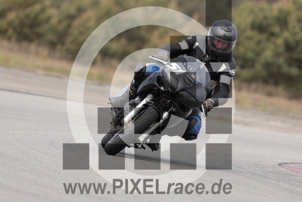 0051-20250511_13350 | Schöne Erinnerungen an spannende Momente - das festzuhalten ist unser Job. PIXELrace.de ist seit 2003 auf den Rennstrecken Europas unterwegs um die Action draußen beim Fahren und die wunderbare Stimmung imm Fahrerlager für euch einzufangen.