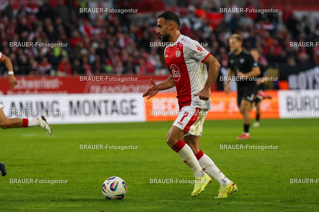 Rot-Weiss Essen - 1.Fc Schweinfurt | Essen, Deutschland, 02.11.2025 Ramien Safi  (Rot-Weiss Essen) Einzelaktion während des 3.Liga Spiels zwischen  Rot-Weiss Essen und 1.Fc Schweinfurt am 02.11.2025 im Stadion an der Hafenstraße in Essen. (Foto von Timo Bluhmki-Schmidt/Brauer Fotoagentur
