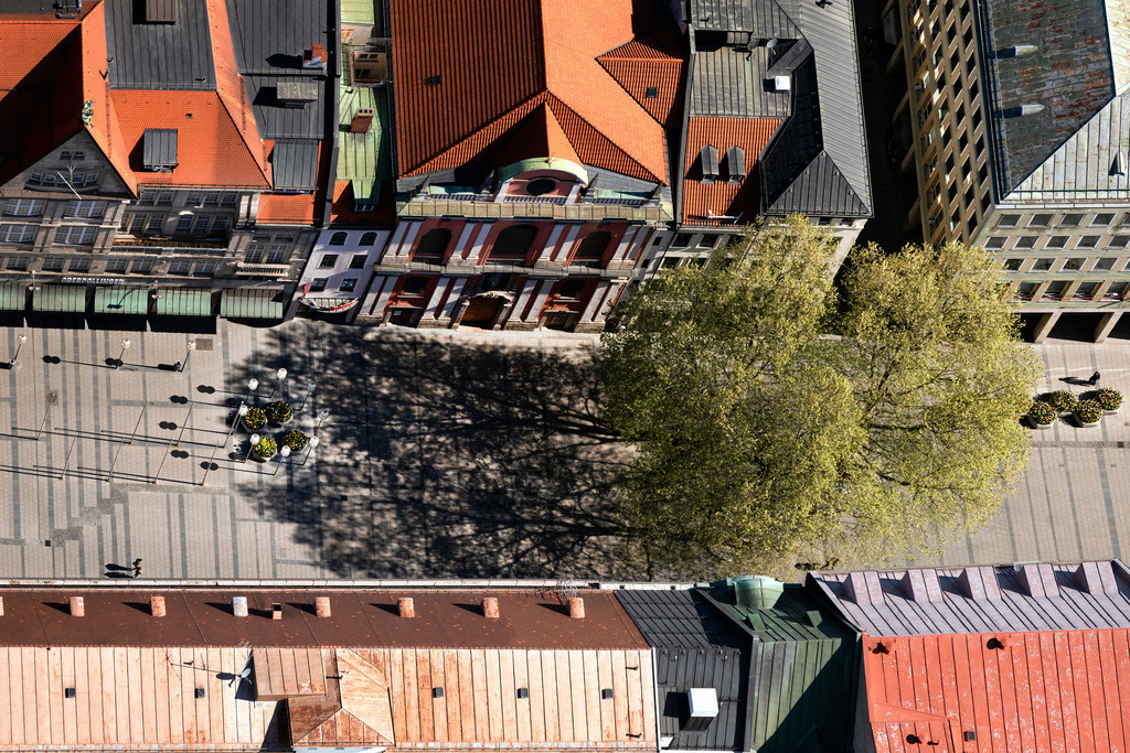 dr__0051854.jpg | MüNCHEN 23.04.2020 Verlauf der Straßenführung Neuhauserstraße in der Fußgängerzone in München im Bundesland Bayern, Deutschland. // Street - road guidance Neuhauserstrasse in of Fussgaengerzone in Munich in the state Bavaria, Germany. Foto: Daniel Reiter