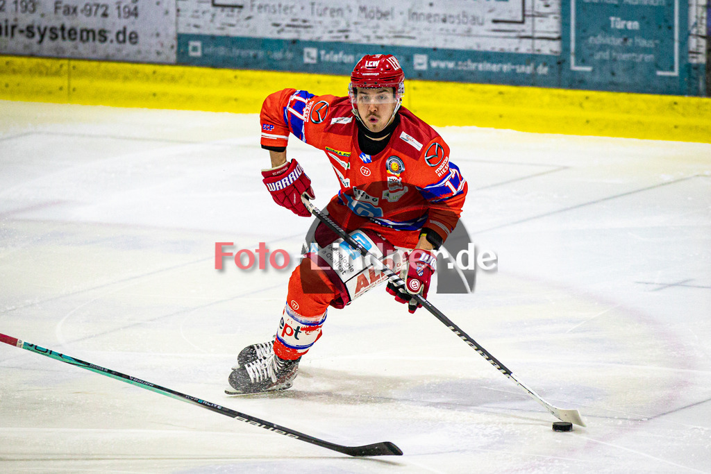 EC Peiting vs Deggendorder SC | Eishockey Oberliga Süd Vorrunde 2024/2025, EC Peiting vs Deggendorder SC, 20241117,Samuel PAYEUR (ECP 17) in Aktion, Freisteller,2024-11-17 in Peiting (Eisstadion)Samuel PAYEUR (ECP 17)Copyright: WolfgangxLindner foto-lindner.de