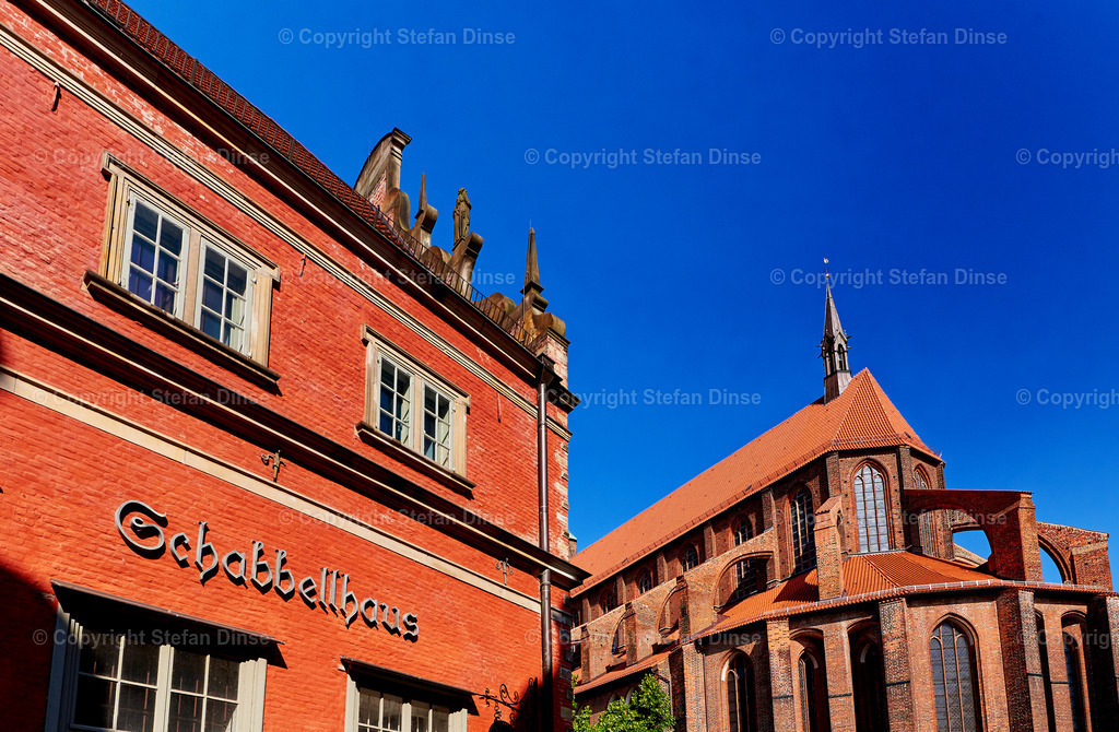 _DSC2305 | Findlinge im Eis, Zeesenboote bei der Traditionsregatta, eine Seebrücke im Sonnenaufgang - mit den Bildern aus dieser Galerie erhalten Sie wunderschöne Aufnahmen über das ganze Jahr. Ein tolles Produkt zum Verschenken, Werben oder zum Träumen vom nächsten - Realisiert mit Pictrs.com