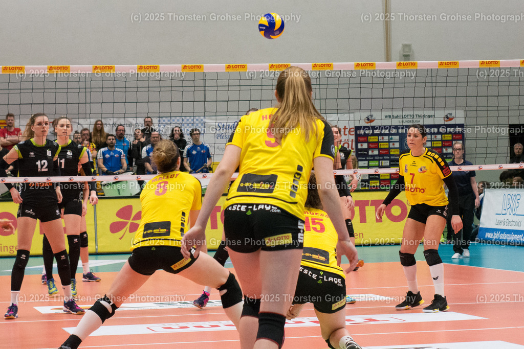 VBL VFB SUHL vs. LADIES IN BLACK AACHEN | VFB Suhl am Ball; VBL VFB SUHL vs. LADIES IN BLACK AACHEN, Volleyball-Bundesliga Frauen am 03.02.2018 in der Multihalle in Meiningen, (Deutschland) - Realisiert mit Pictrs.com