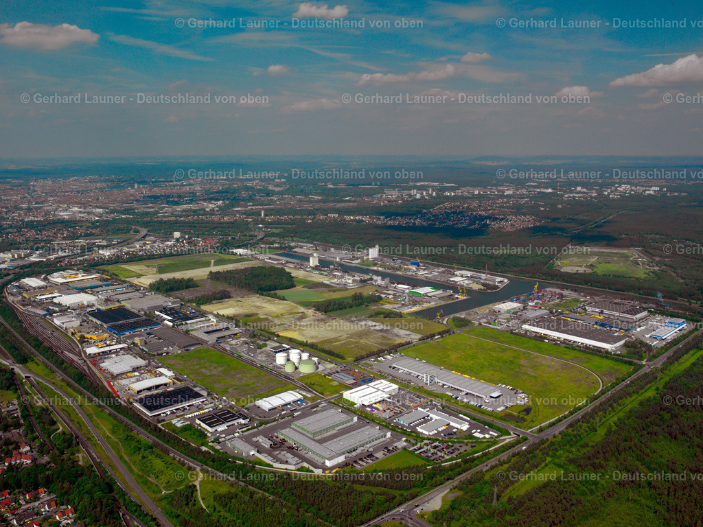 2418821 | Der Hafen Nürnberg ist ein Binnenhafen und ein Güterverkehrszentrum am Main-Donau-Kanal
