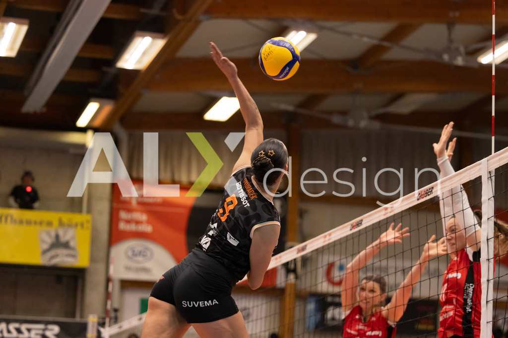Volleyball I Frauen I Saison 2025-2026 I Volleyball NLA | Women I  Playoffs Finals 2/5 I  VC Kanti Schaffhausen - viteos NUC I  10.04.2026 | 9 Maia Dvoracek (USA) (Viteos NUC) – Diagonal - Realisiert mit Pictrs.com