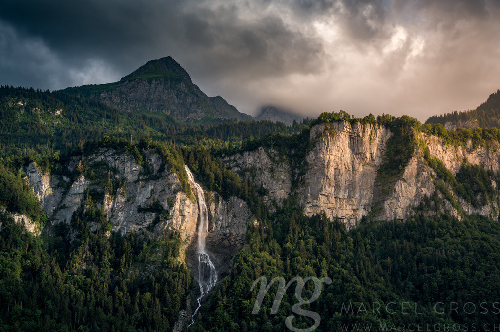 Oltschibachfall near Meiringen in Haslital, Switzerland | Die ideale Geschenkidee für Naturliebhaber. Naturbilder von Marcel Gross Photography für ihr Zuhause in den verschiedensten Formaten und Materialien. - Realisiert mit Pictrs.com