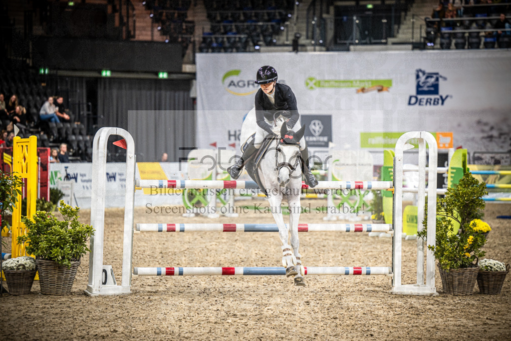 DOS_2100 | Entdecke hochwertige Reitturnierfotos von Foto Oger. Professionell, emotional und authentisch – jetzt Lieblingsmomente im Shop bestellen.Deutschlandweite Turnierfotografie. - Realisiert mit Pictrs.com