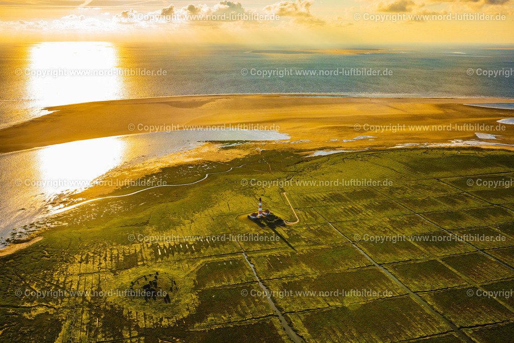 Westerheversand_Leuchtturm_ELS_5678060822 | WESTERHEVER 06.08.2022 Leuchtturm Westerheversand als historisches Seefahrtszeichen im Küstenbereich der Nordsee in Westerhever im Bundesland Schleswig-Holstein. // Lighthouse Westerheversand as a historic seafaring character in the coastal area of North Sea in Westerhever in the state Schleswig-Holstein. Foto: Martin Elsen