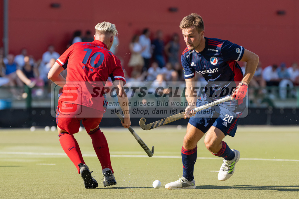 HK_20220903_109760 | 1. Bundesliga Herren Düsseldorfer HC - Mannheimer HC am 3.9.2022 DHC Düsseldorf, Düsseldorf , Tassilo Busch ( Düsseldorfer HC #10 ) , Justus Weigand ( Mannheimer HC #20 )