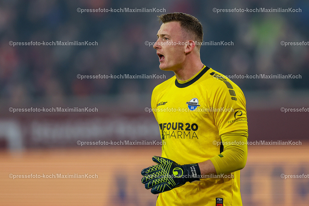 Due0911240109602164 | 09.11.2024, Fußball, Fortuna Düsseldorf - SC Paderborn 07, 2. Bundesliga, Merkur Spiel-Arena, Saison 2024 2025: Torwart Markus Schubert (Paderborn #30) DFB regulations prohibit any use of photographs as image sequences and or quasi-video.