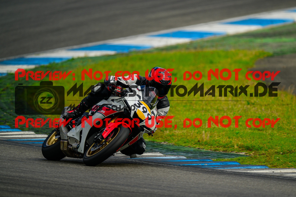 MaZZes_FotoMatrix_240615_6007705_7199 | ROT