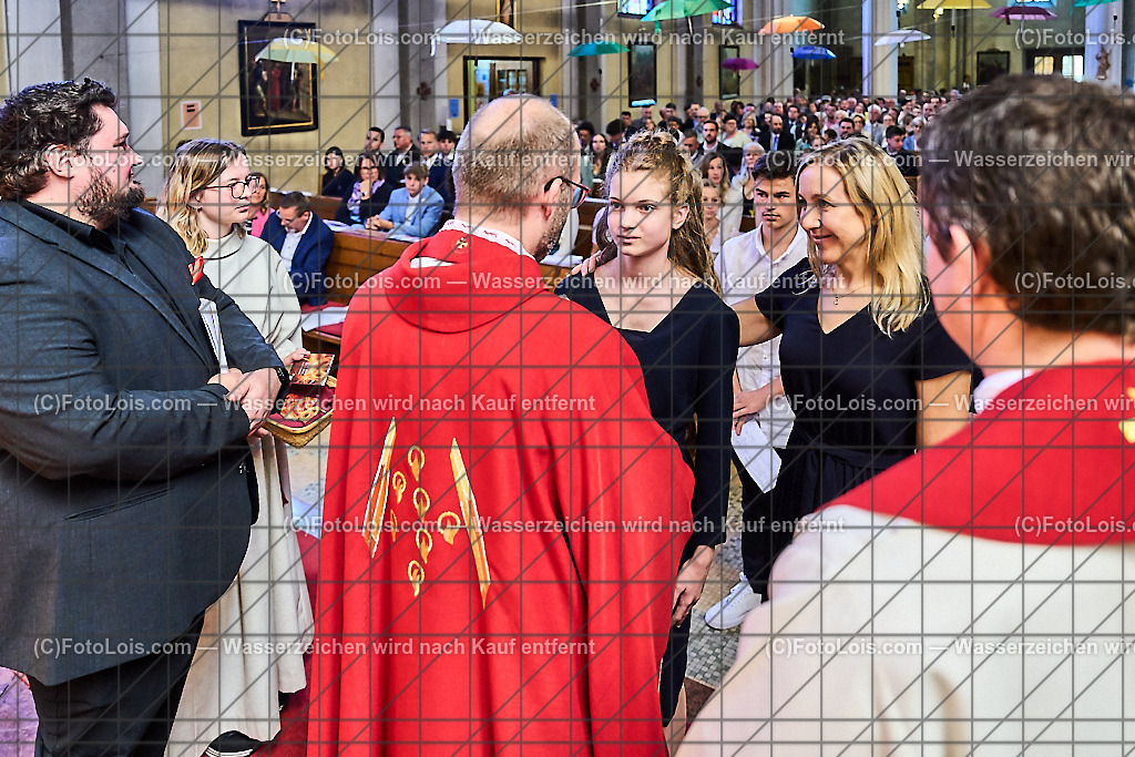 ALP1180_PfarrFirmung Wieselburg_Firmvorgang | (C)FotoLois.com, Alois Spandl, Firmung in der Pfarrkirche Wieselburg mit Generalvikar Dr. Christoph Weiss, Dechant Pfarrer Daniel Kostrzycki und Monignore Franz Dammerer, Sa 15. Juni 2024.