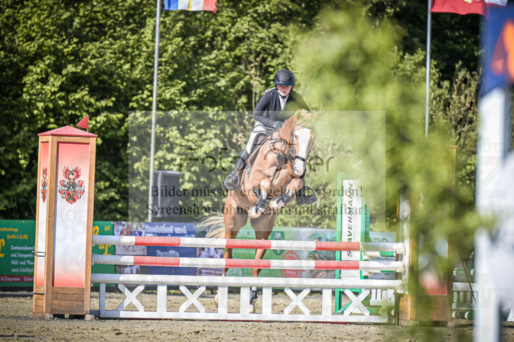 DOS_7559 | Entdecke hochwertige Reitturnierfotos von Foto Oger. Professionell, emotional und authentisch – jetzt Lieblingsmomente im Shop bestellen.Deutschlandweite Turnierfotografie. - Realisiert mit Pictrs.com