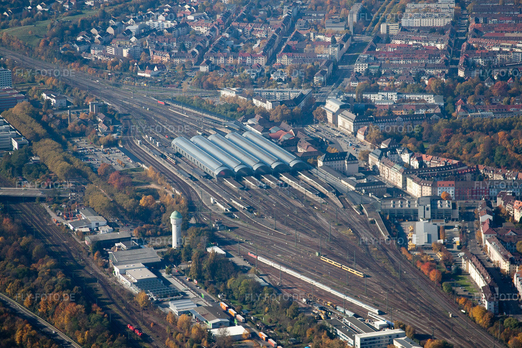 Luftbild: Hauptbahnhof im Ortsteil Südweststadt in Karlsruhe im Bundesland Baden-Württemberg in Deutschland. Foto: IMG_35134.jpg vom 31.10.2010 durch Werner Riehm/FLY-FOTO.de